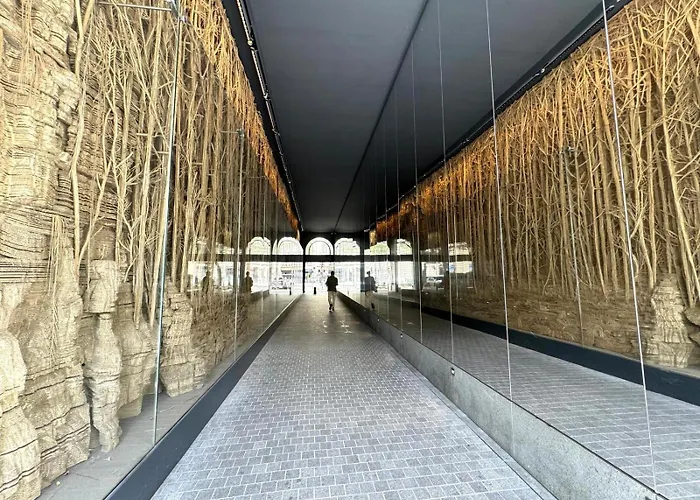 Deux Appartements Lumineux Situes Dans Le Quartier Historique De La Rue Du Bac