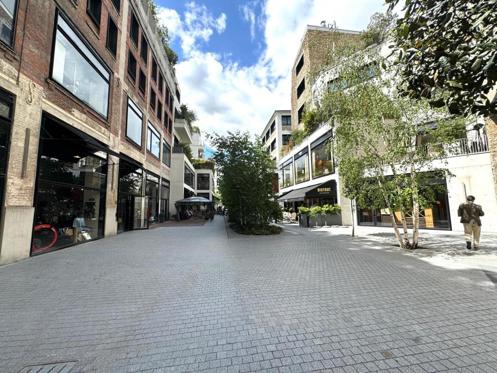 Apartment Deux Lumineux Situes Dans Le Quartier Historique De La Rue Du Bac Paris