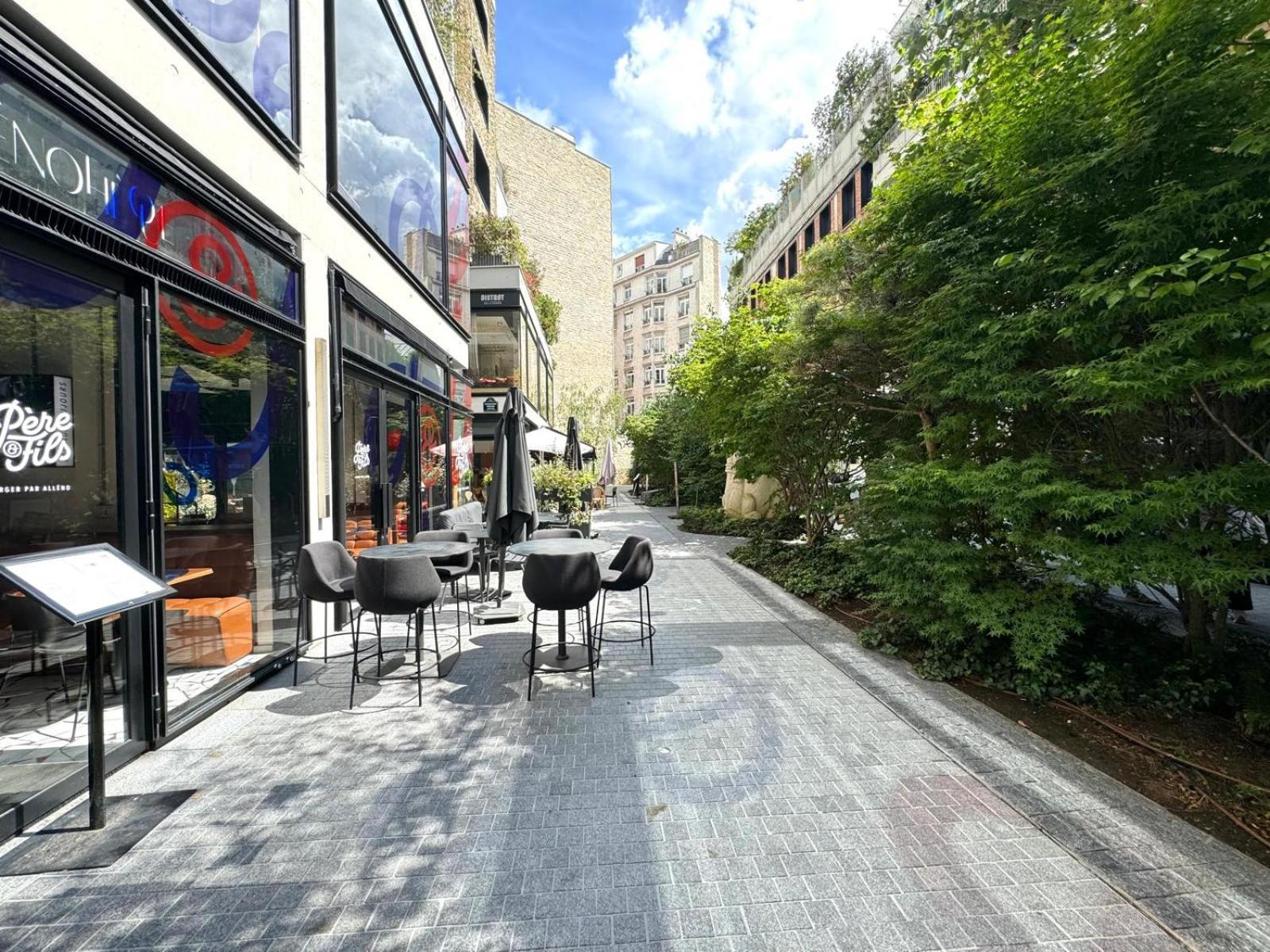 Apartment Deux Lumineux Situes Dans Le Quartier Historique De La Rue Du Bac Paris