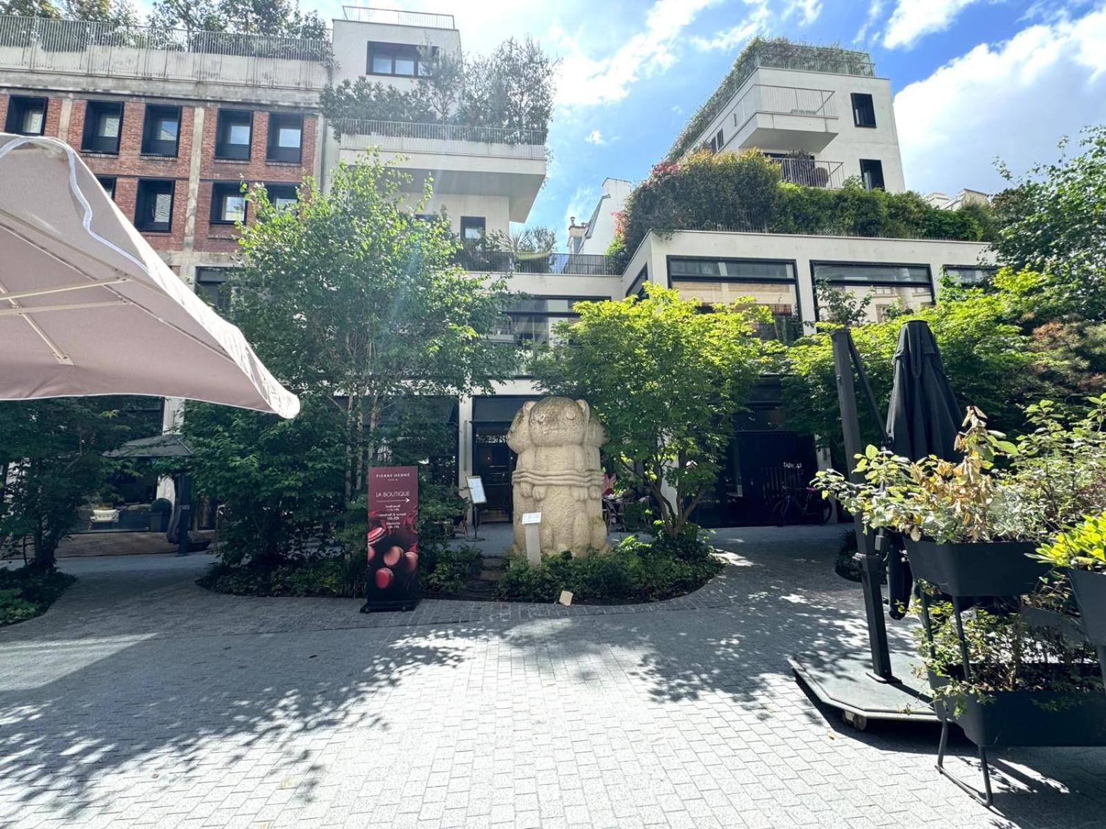 Appartement Deux Lumineux Situes Dans Le Quartier Historique De La Rue Du Bac Paris